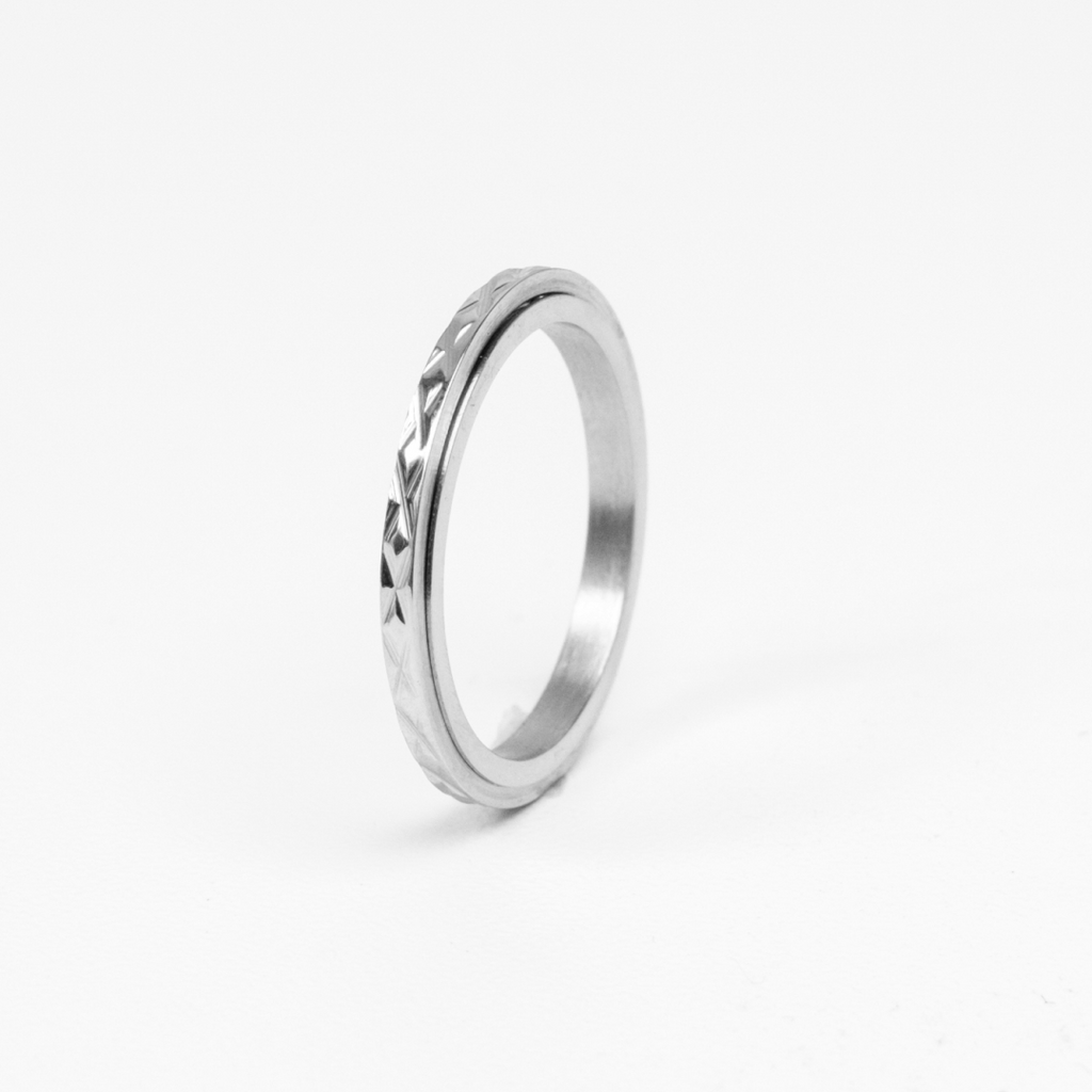 Notch Anxiety Ring Silver - Titanium